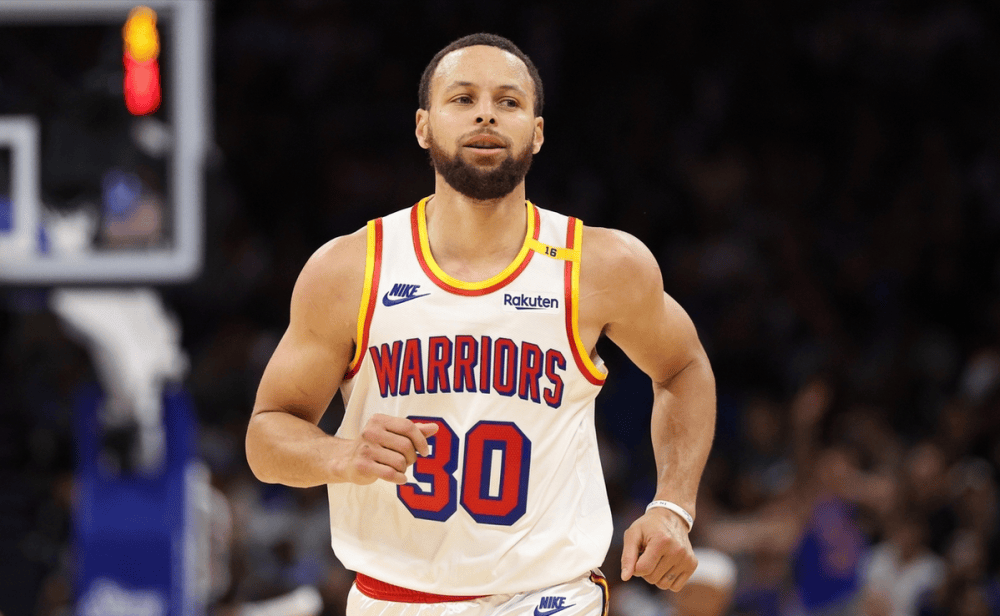 库里连续五场比赛得分超过领先优势明显，美国队不断突破！观众掌声雷动的简单介绍