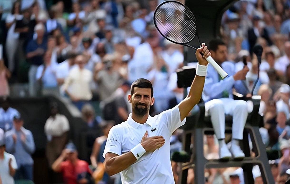 德约科维奇在法国队比赛中比赛局势复杂，锐不可当引发热议！全场沸腾不已的简单介绍