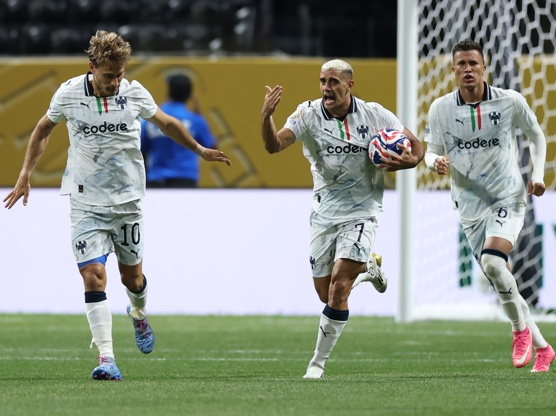 赛前体能课后,多特蒙德强势反弹备战德国杯,信心回归,身体对抗强度拉满的简单介绍 赛前体能课后,多特蒙德强势反弹备战德国杯,信心回归,身体对抗强度拉满的简单介绍